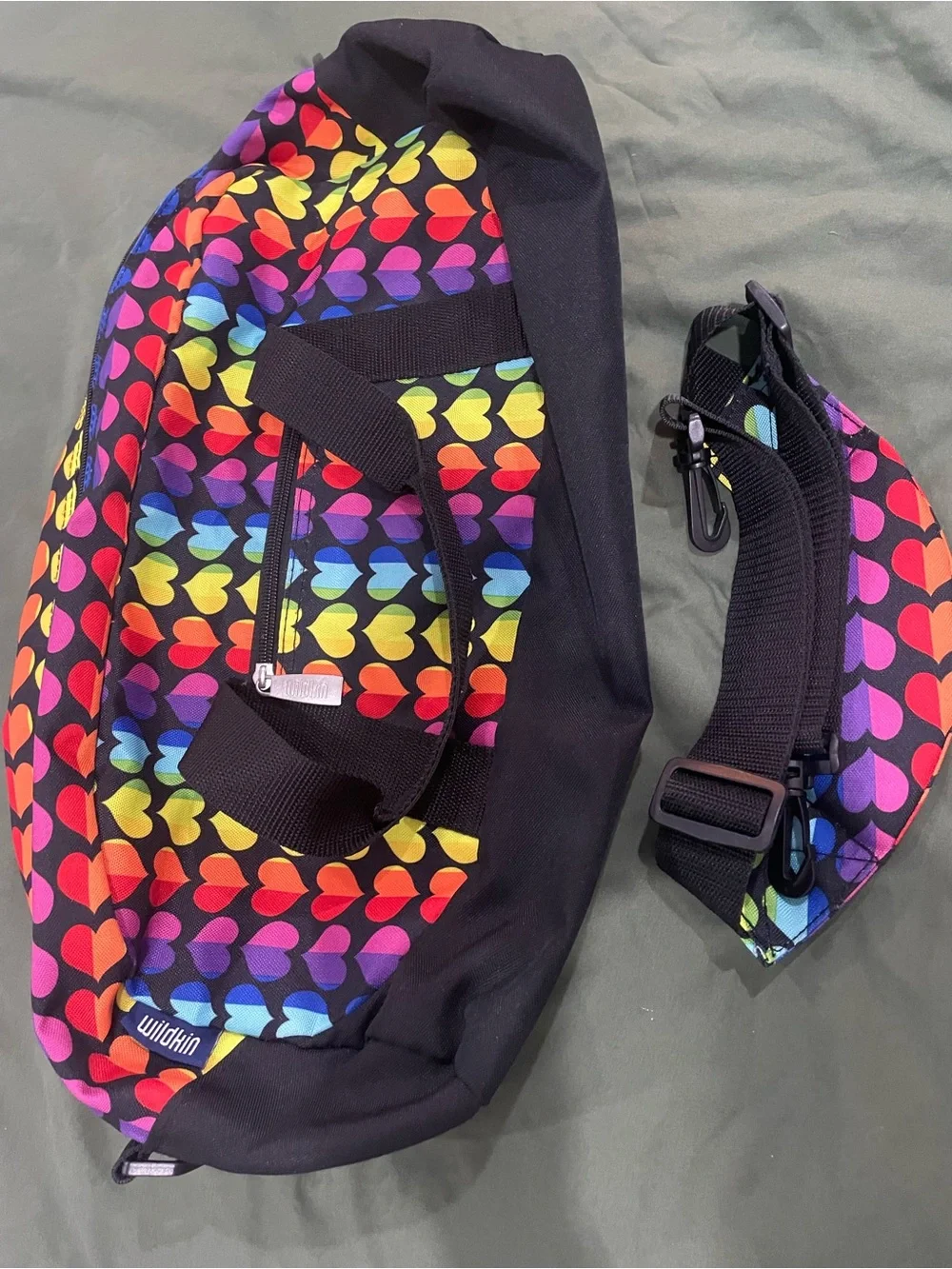 Wildkin mini duffle bag / rainbow heart /overnight bag